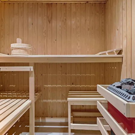 Dom wakacyjny Lovely In With Sauna *