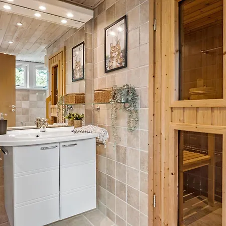 Dom wakacyjny Lovely In With Sauna *