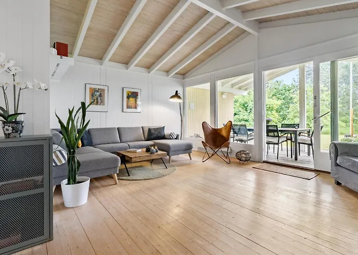 Lovely In With Sauna Дом отдыха *