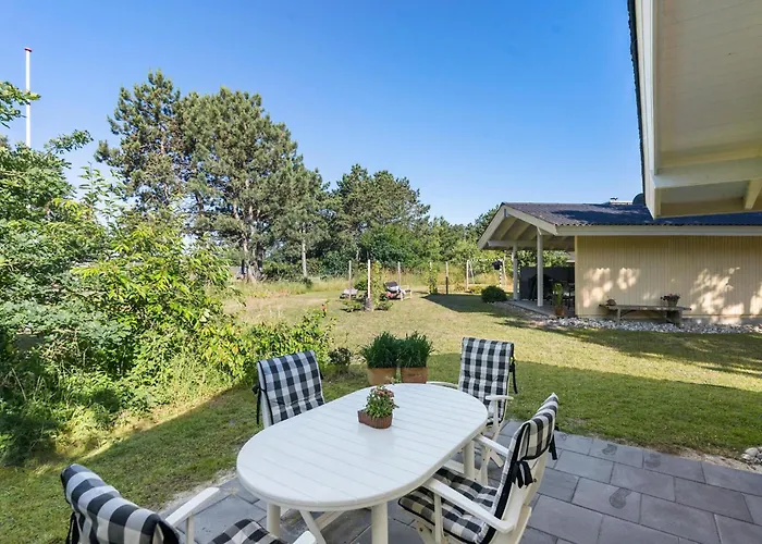 Lovely In With Sauna Дом отдыха Martofte